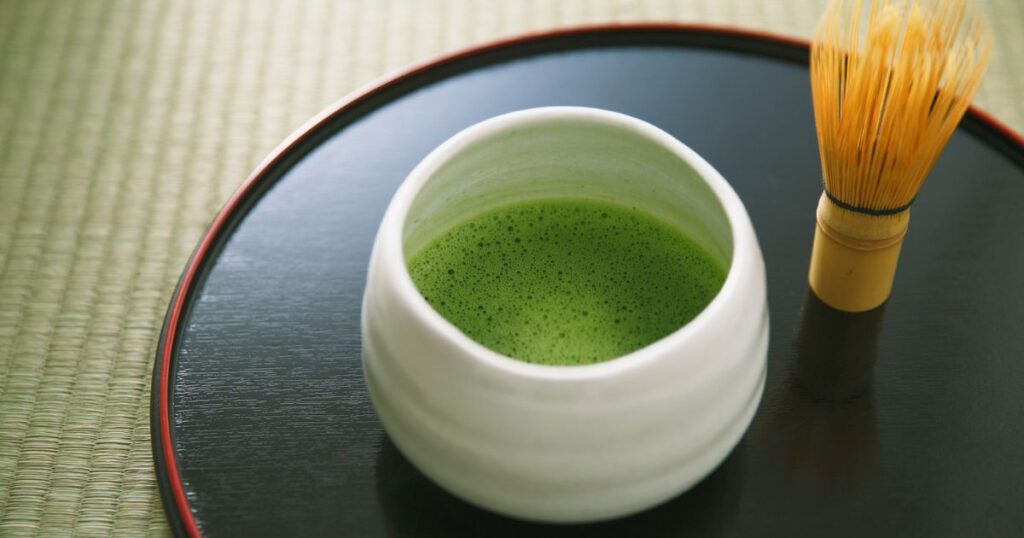 Matcha en France : pourquoi il mousse moins et paraît plus amer qu’au Japon